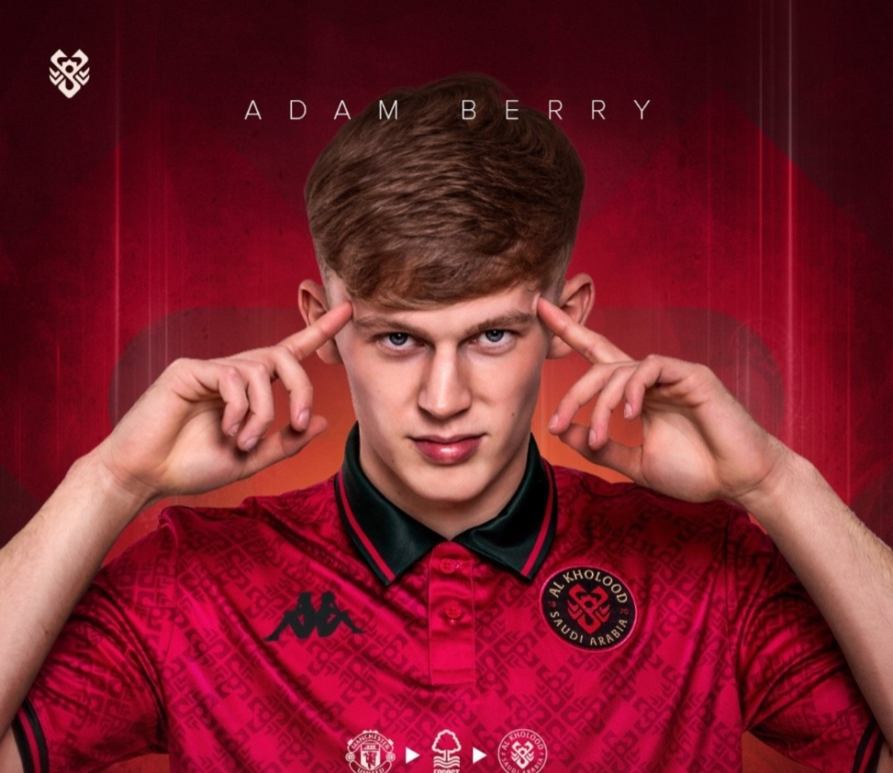 الخلود يضم الإنجليزي آدم بيري لتعزيز حظوظه بالصعود لدوري روشن