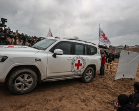 استعادة رفات رهينة إسرائيلي من غزة وتصاعد أزمة المحتجزين