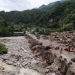 ضحايا انهيار أرضي في إندونيسيا يرتفعون إلى 17 في جزيرة جاوة