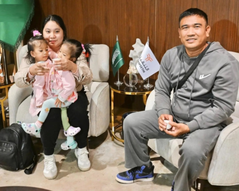 وصول التوأم الفلبيني إلى الرياض لإجراء عملية فصل