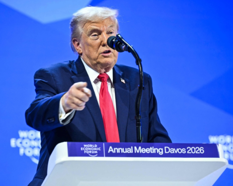 ترامب يهدد بفرض رسوم 25% على منتجات كورية جنوبية