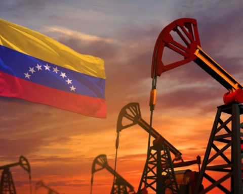 Reviving Venezuela's oil sector: investments, challenges, and future prospects