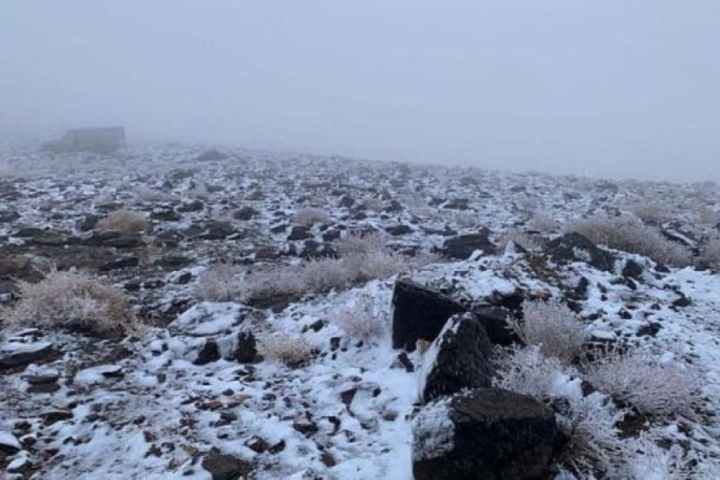 طقس السعودية: موجة باردة ورياح نشطة تضرب شمال المملكة