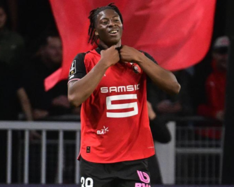 Manchester United are strongly competing with Al-Hilal for the signing of the Rennes player