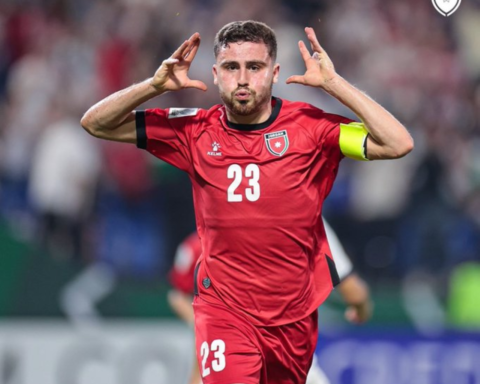 الشباب يضم الأردني علي العزايزة.. تفاصيل الصفقة وتأثيرها