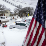 عاصفة شتوية قاتلة في أمريكا: عشرات الضحايا وشلل تام