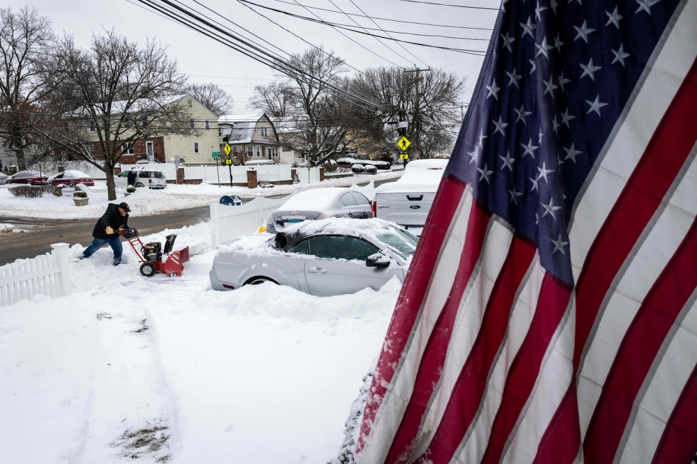 عاصفة شتوية قاتلة في أمريكا: عشرات الضحايا وشلل تام