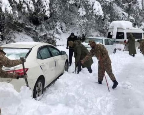 The Pakistani army launches large-scale relief operations due to snow