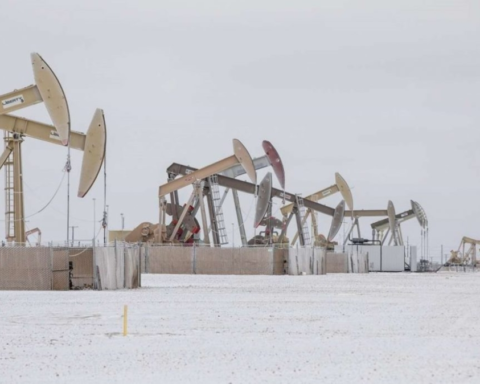 Oil prices rise 3% due to a winter storm in America | Analysis