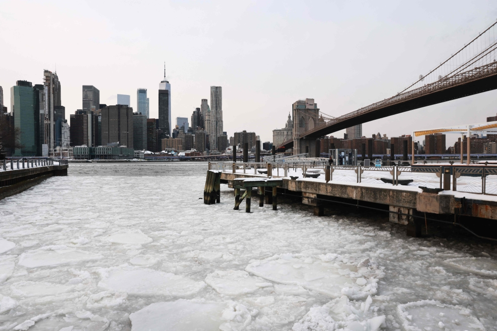 A polar storm freezes New York and paralyzes life in the United States