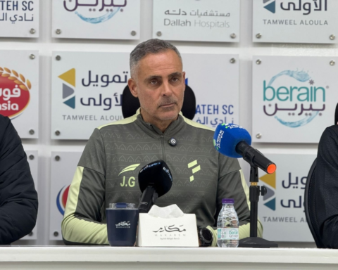 غوميز مدرب الفتح يتوعد الاتحاد قبل مواجهة دوري روشن