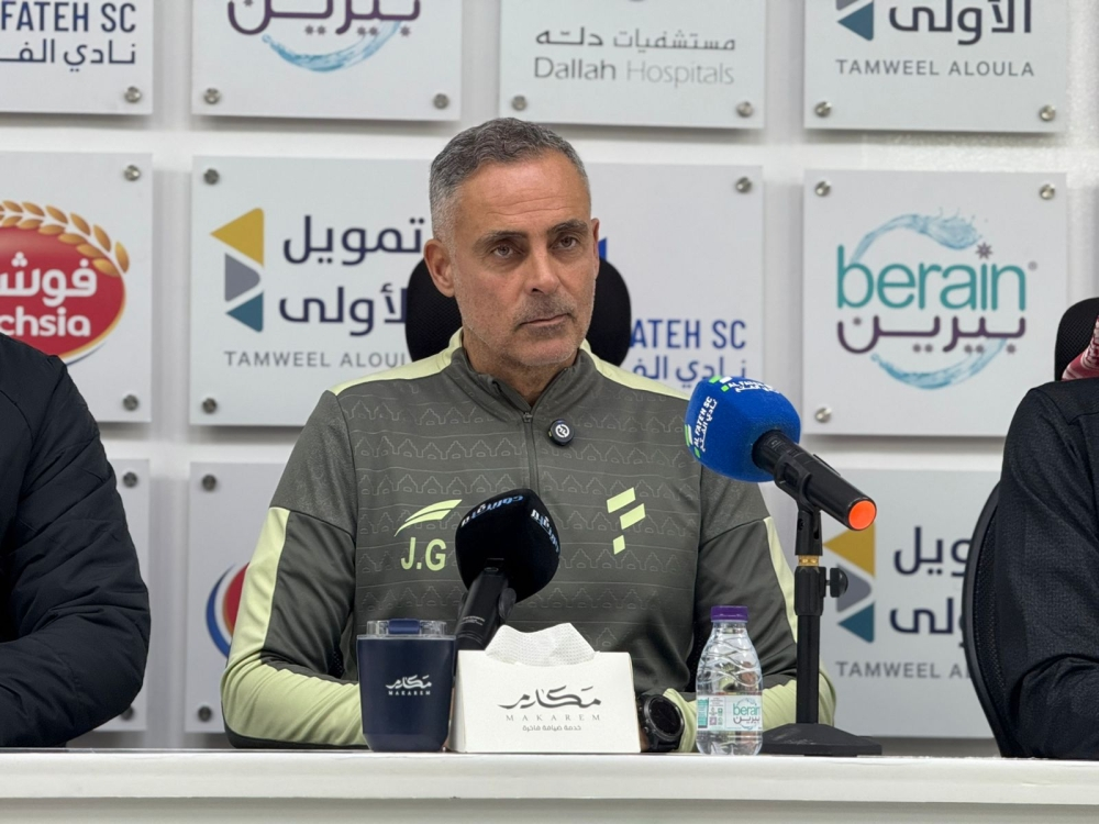 غوميز مدرب الفتح يتوعد الاتحاد قبل مواجهة دوري روشن