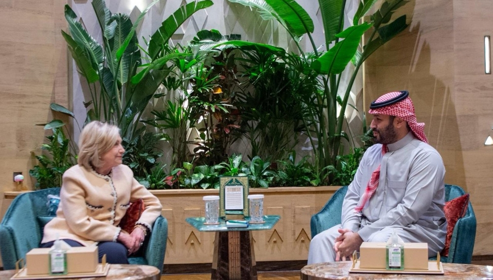 ولي العهد يستقبل هيلاري كلينتون لبحث العلاقات الثنائية