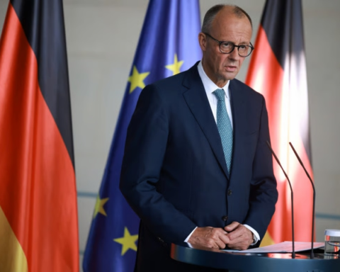 زعيم المعارضة الألمانية: أيام النظام الإيراني معدودة