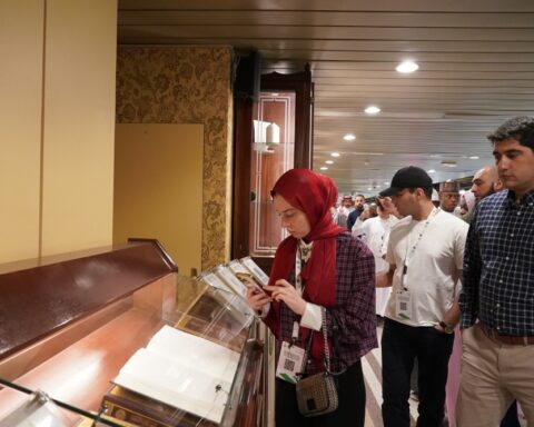 شباب من 35 دولة يزورون مجمع الملك فهد لطباعة المصحف