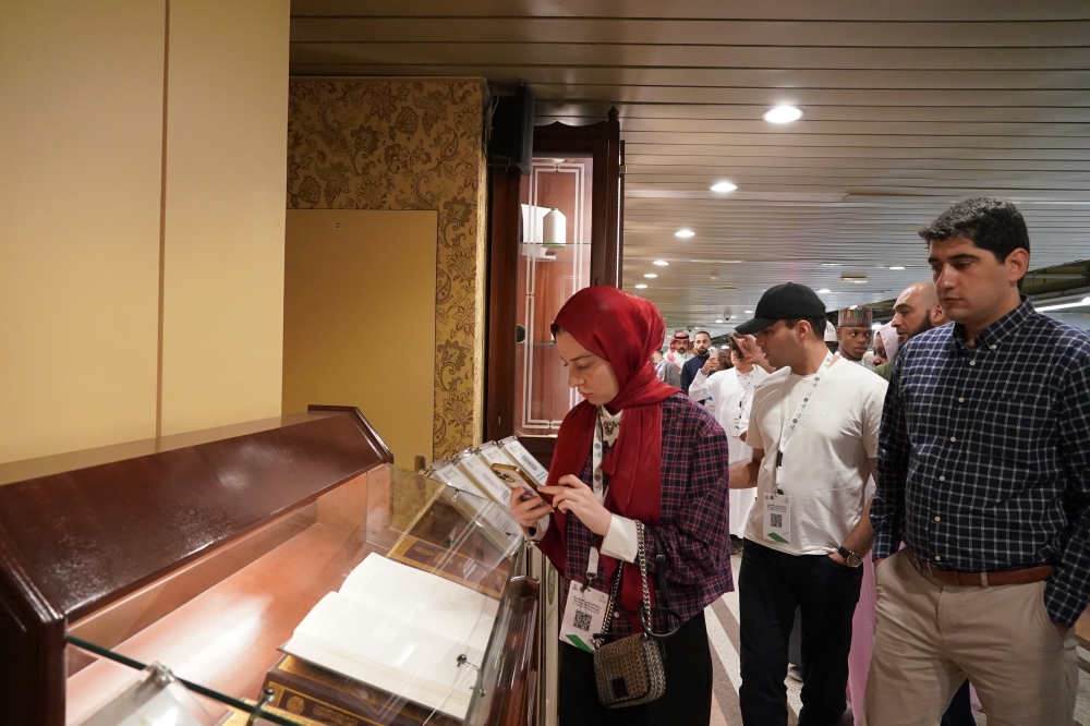 شباب من 35 دولة يزورون مجمع الملك فهد لطباعة المصحف