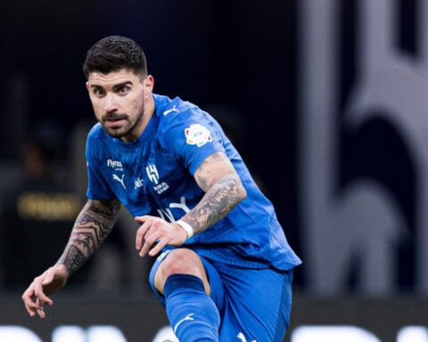 هدف نيفيز العالمي من ركنية في مباراة الهلال والقادسية