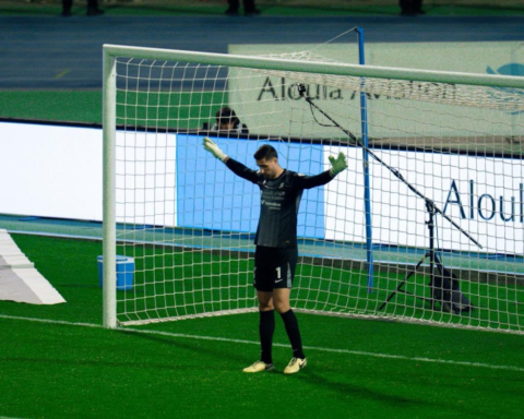 كوين كاستيليس يتألق ويتصدى لركلة جزاء حاسمة أمام الهلال
