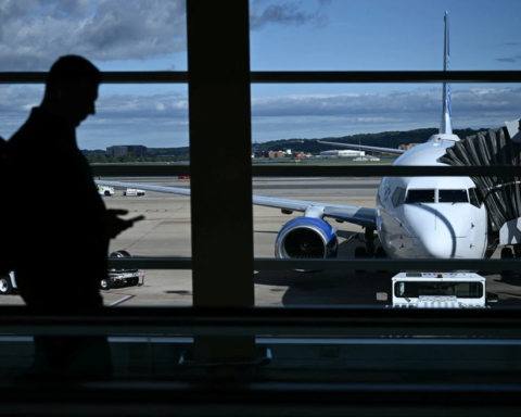 Flights between Bangladesh and Pakistan resume after a 12-year hiatus