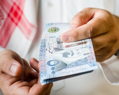 Delayed salaries in Saudi Arabia: The right to quit immediately and employee rights