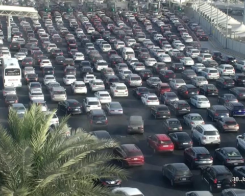King Fahd Causeway traffic increases crossing times during the weekend