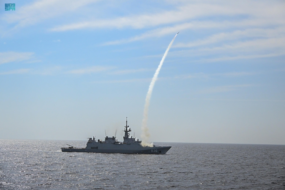 البحرية السعودية والعمانية: تدريبات صاروخية في تمرين رياح السلام