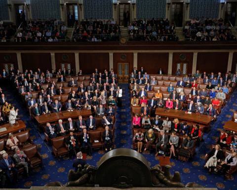 مجلس الشيوخ يمرر قانوناً لمنع الإغلاق الحكومي في أمريكا