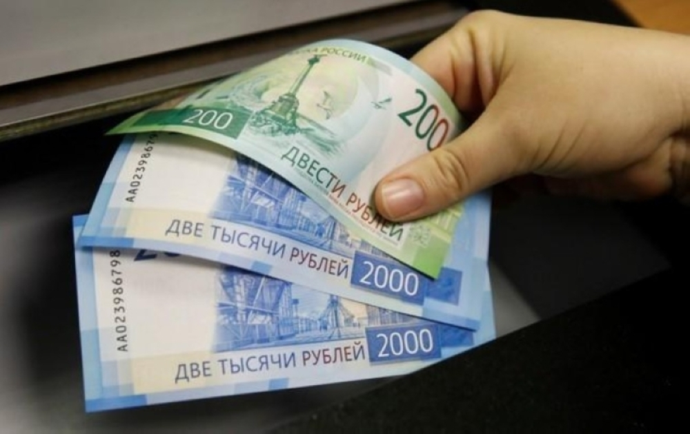 المركزي الروسي يعزز الروبل مقابل الدولار واليورو واليوان