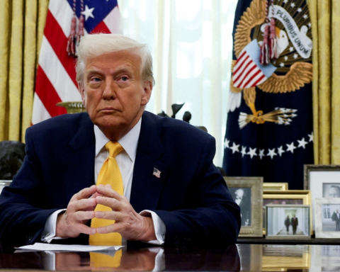 Iran warns the US and Israel: Escalating tensions in the Arabian Gulf