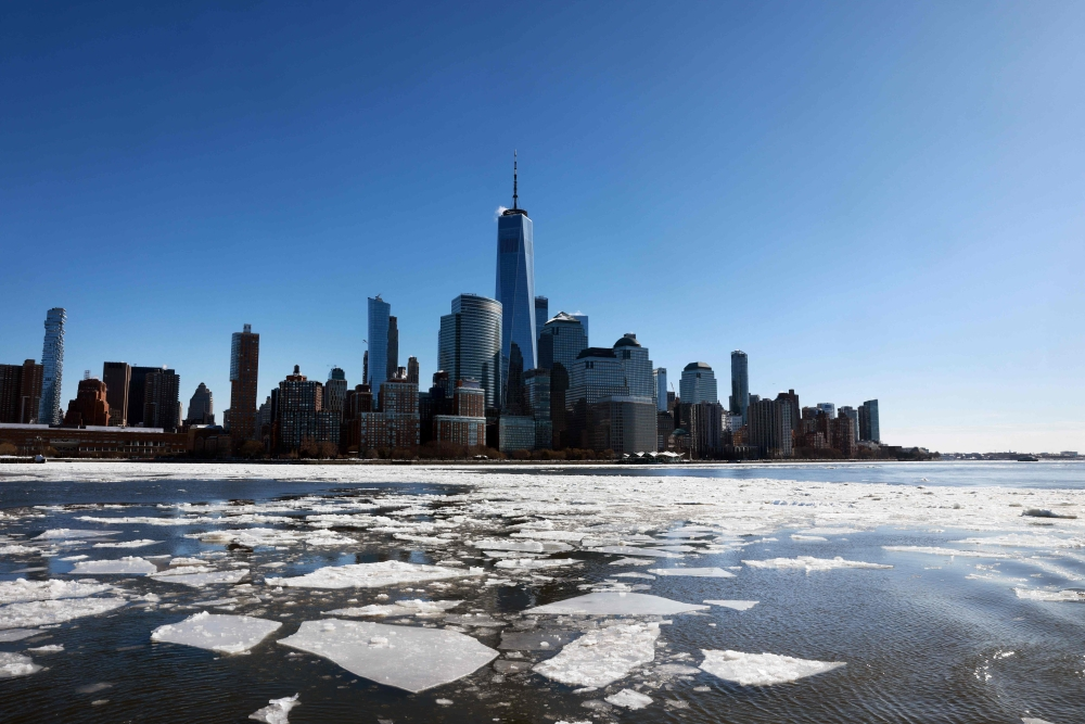 عاصفة ثلجية بأمريكا: أكثر من 100 قتيل وأزمة بنية تحتية