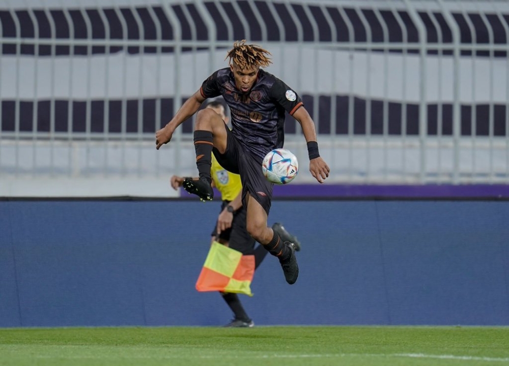 الشباب يضم فواز الصقور من الاتحاد في صفقة شتوية قوية