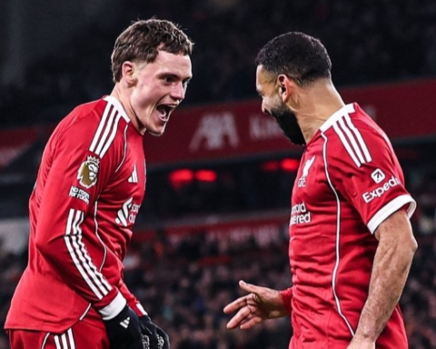 ليفربول يهزم نيوكاسل 4-2 ويعزز صدارته للبريميرليغ