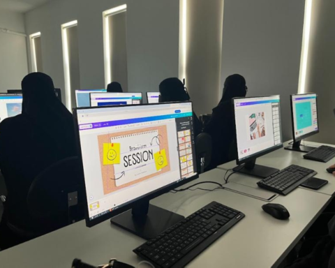 مبادرة بُناة: البنك العربي الوطني وتمكين الشباب بسوق العمل