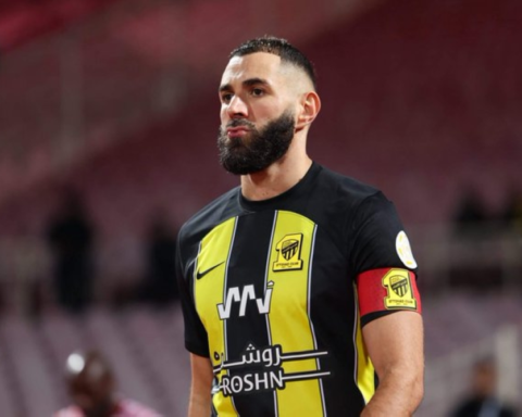 الاتحاد يطلب 25 مليون يورو لرحيل بنزيما إلى الهلال