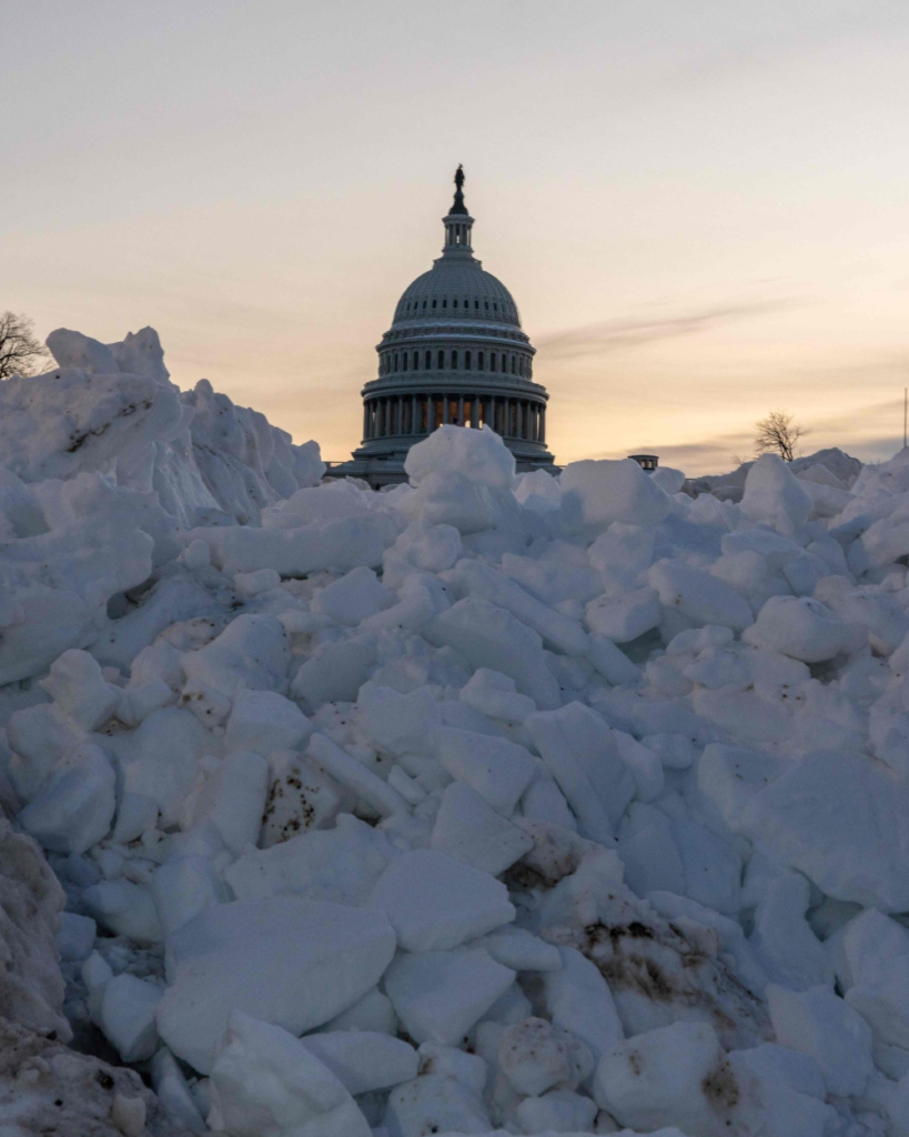 عاصفة شتوية بأمريكا: إلغاء رحلات جوية وبرد قارس يهدد المحاصيل
