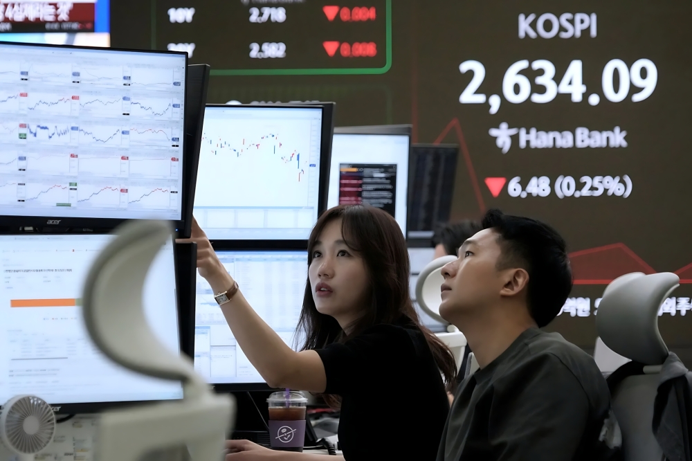 بورصة كوريا الجنوبية توقف التداول وسط خسائر حادة بالأسهم الآسيوية