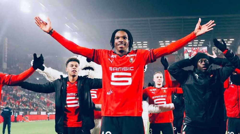 ليفربول يخطف جاكيه من تشيلسي في صفقة دفاعية ضخمة