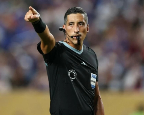 يائيل فالكون: حكم كلاسيكو الهلال والأهلي وقصة إنقاذ حياة