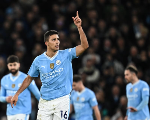 رودري يهاجم حكام البريميرليغ ويطالب بالحياد بعد مباراة توتنهام