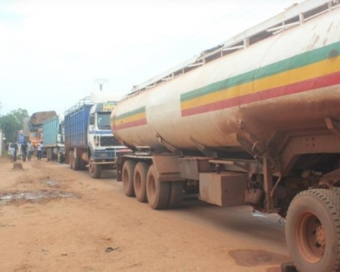 مقتل 15 سائقاً في هجوم إرهابي على قافلة وقود في مالي