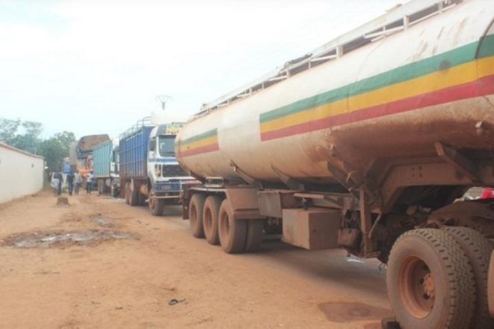 مقتل 15 سائقاً في هجوم إرهابي على قافلة وقود في مالي