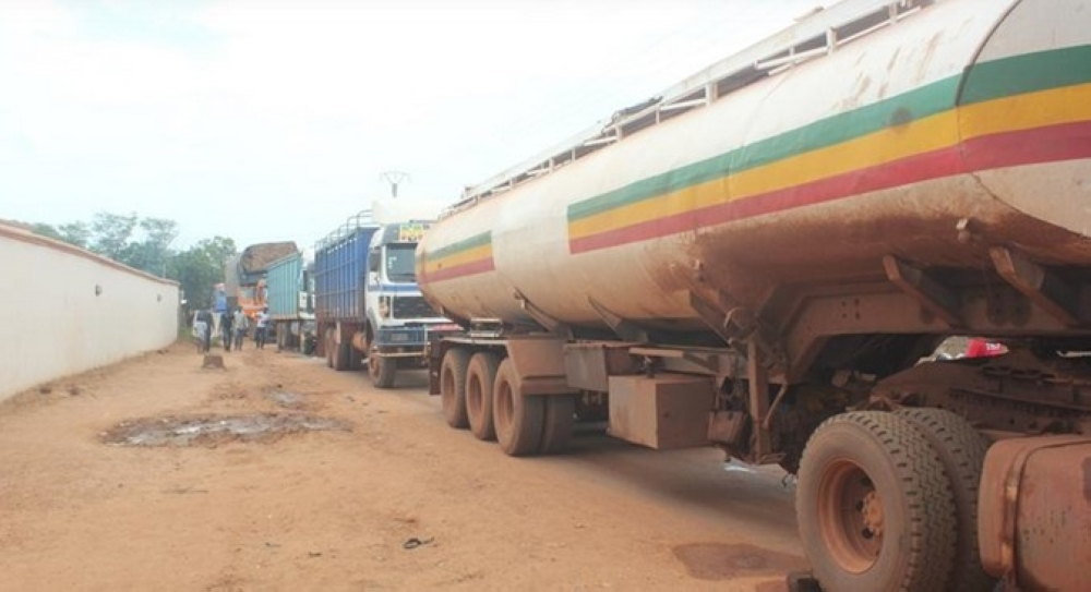 مقتل 15 سائقاً في هجوم إرهابي على قافلة وقود في مالي