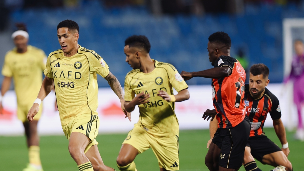 النصر يتصدر دوري روشن مؤقتاً بعد فوزه على الرياض 1-0