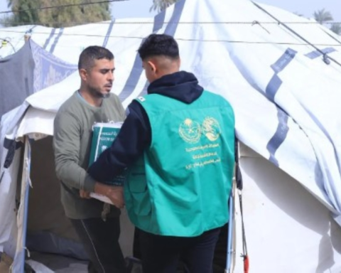 Saudi Arabia supports Gaza: King Salman Center distributes food baskets to displaced people