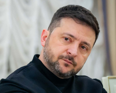 Zelensky: Russian de-escalation is a positive step towards building trust