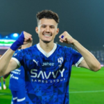 النصر يضم عبدالله الحمدان من الهلال في صفقة انتقال حر