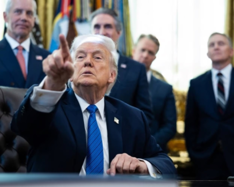 Trump threatens Iran: Crucial nuclear negotiations and an uncertain future