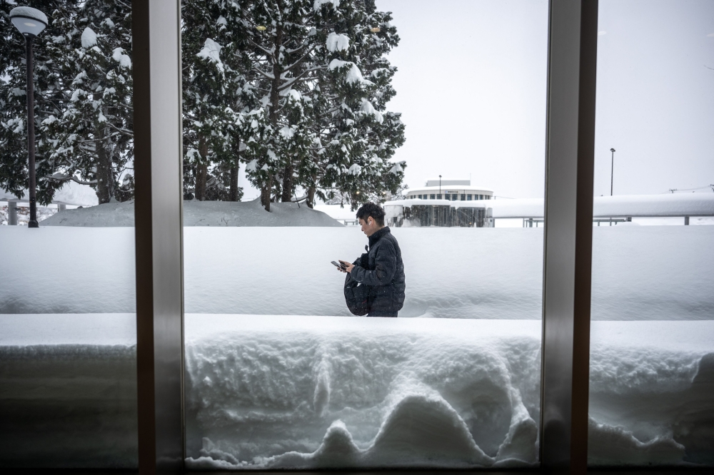 عاصفة ثلجية في اليابان: مقتل 30 شخصًا وتأهب حكومي