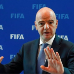 رئيس فيفا يدعم عودة روسيا للملاعب وسط معارضة أوكرانية