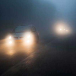 إنذار أحمر: ضباب كثيف يضرب 3 مناطق سعودية وتحذيرات للسائقين